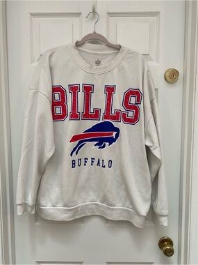 Buffalo Bills White Oversized Crewneck with Red and Blue Bills Graphic - Large